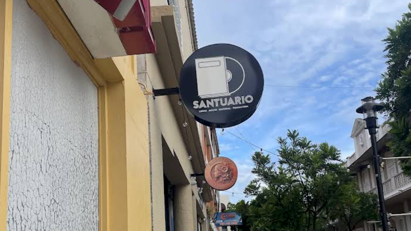 Libro y Santuario